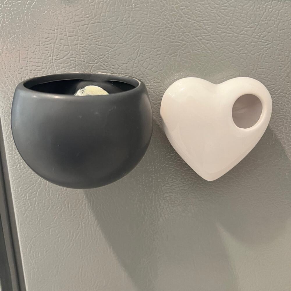 Magnetic Plant Hangers - Picture 1 of 3